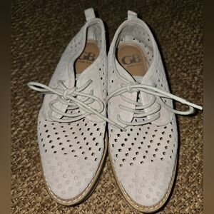 Gianni Bini Tan Laser Cut Suede Platform w/laces Size 6.5